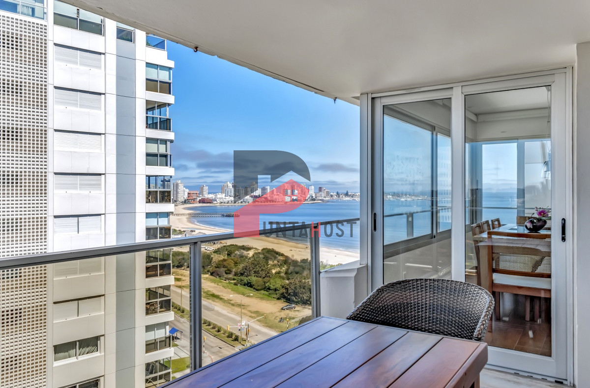 Apartamento ID.1 - Venta Apartamento, 2 Dormitorios, 2 Baños, y Dormitorio de servicio con baño en primera linea con vista al mar