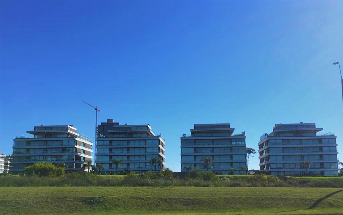 Excepcional planta baja con piscina propia