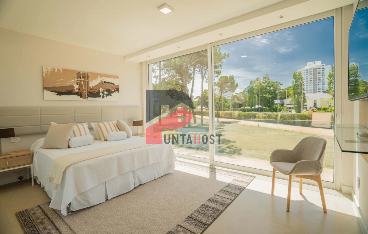 Casa ID.6 - Venta de Casa con tres suites, una master suite y dormitorio de servicio en Boulevard Park Mansa a estrenar