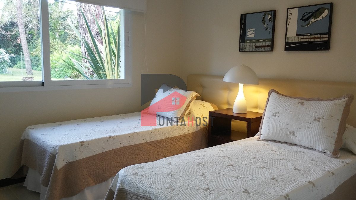 Casa ID.7 - Venta Casa con 4 dormitorios, 4 baños, en Playa Mansa