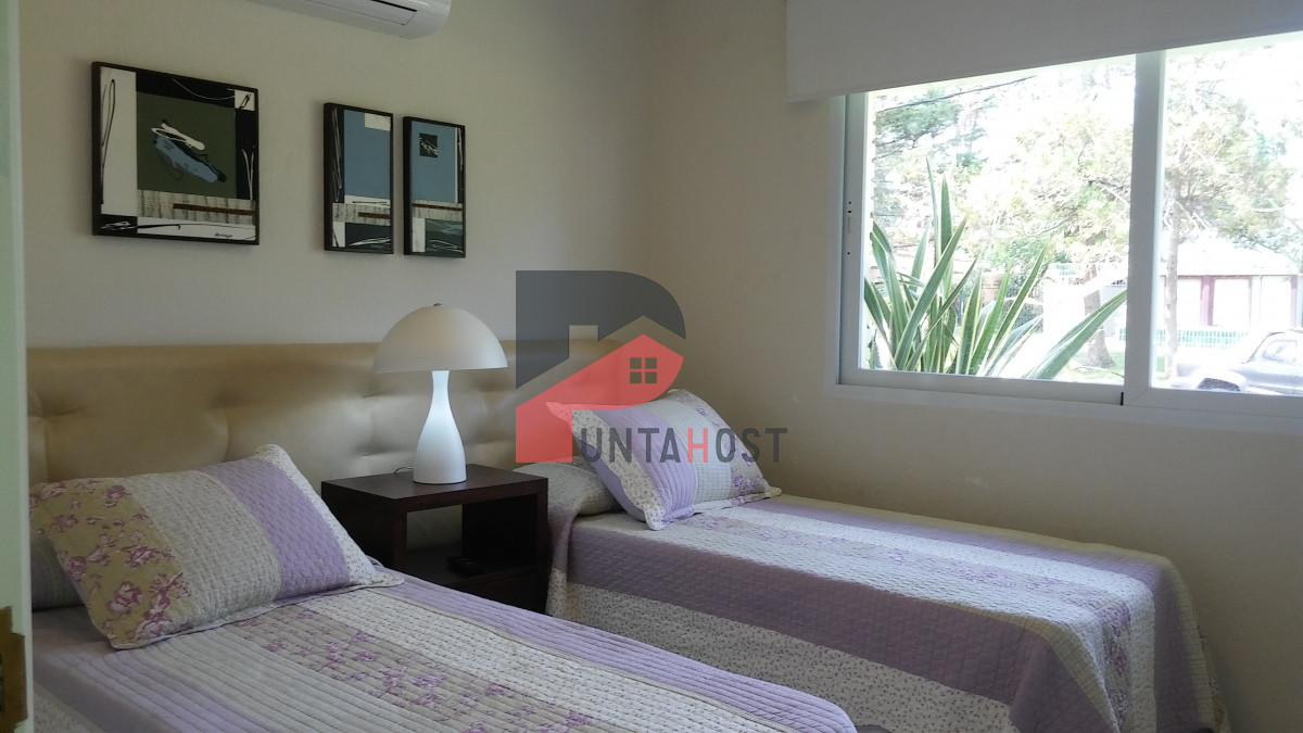 Casa ID.7 - Venta Casa con 4 dormitorios, 4 baños, en Playa Mansa