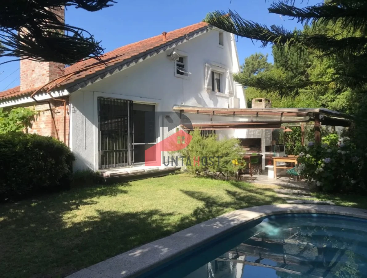 Casa ID.528 - Alquiler temporal casa en Pinares con piscina a 100 mts del mar