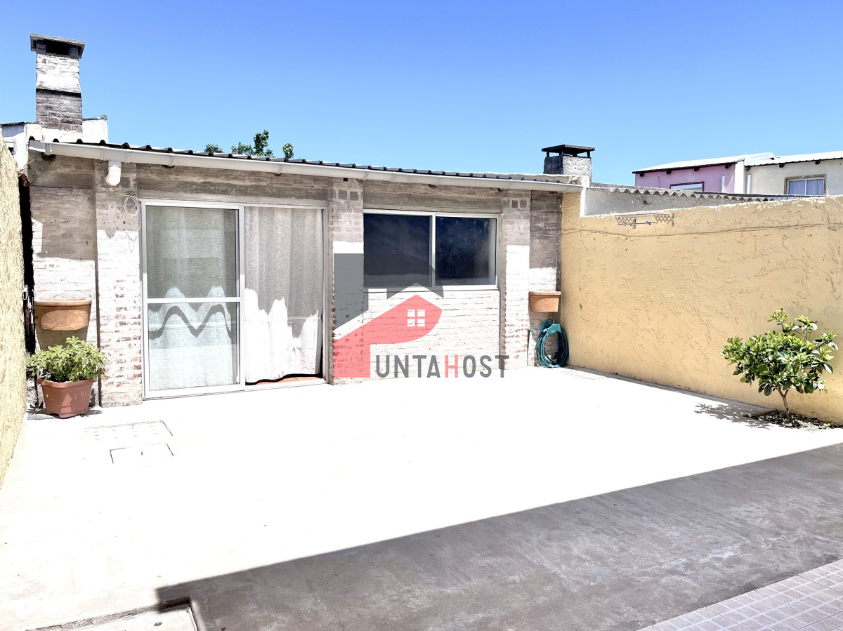 Casa ID.20 - Venta de Casa, 3 Dormitorios, 2 Baños y Barbacoa en Barrio La Sonrisa