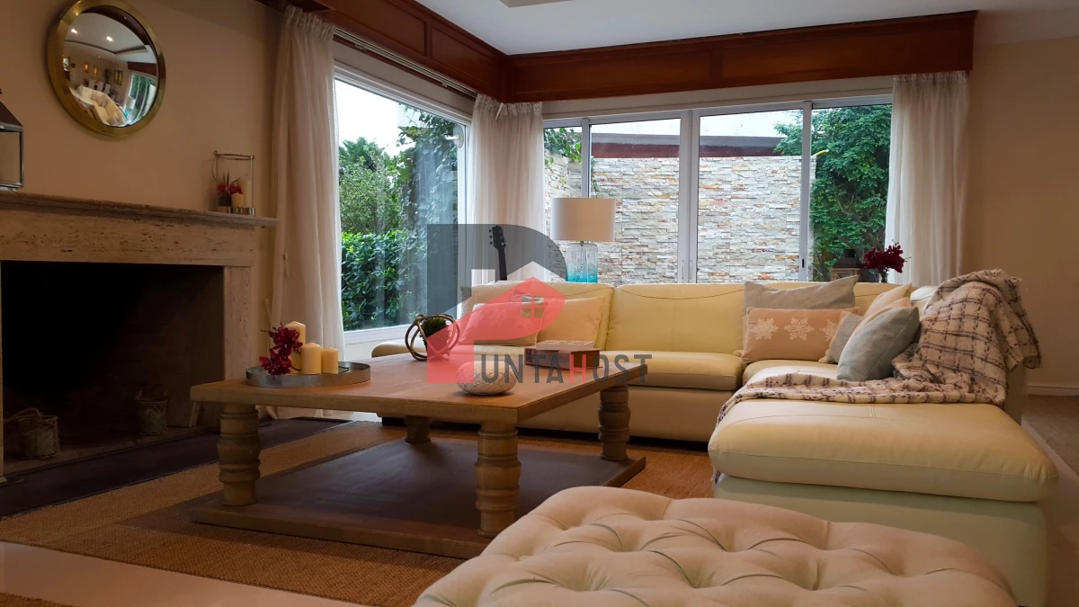 Casa ID.4 - Venta Casa 2 master suite, 2 dormitorios, a 1 cuadra de playa Mansa