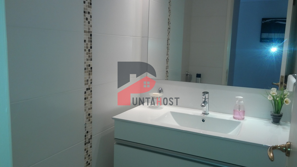 Casa ID.7 - Venta Casa con 4 dormitorios, 4 baños, en Playa Mansa