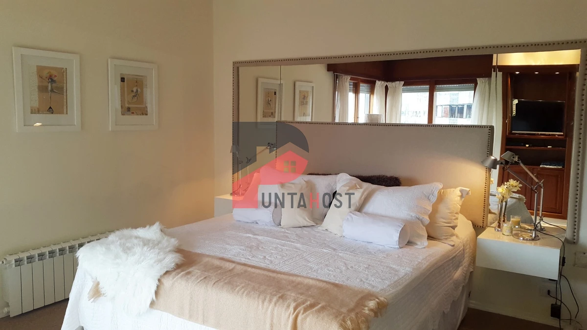 Casa ID.4 - Venta Casa 2 master suite, 2 dormitorios, a 1 cuadra de playa Mansa