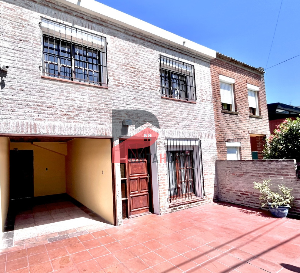 Casa ID.20 - Venta de Casa, 3 Dormitorios, 2 Baños y Barbacoa en Barrio La Sonrisa