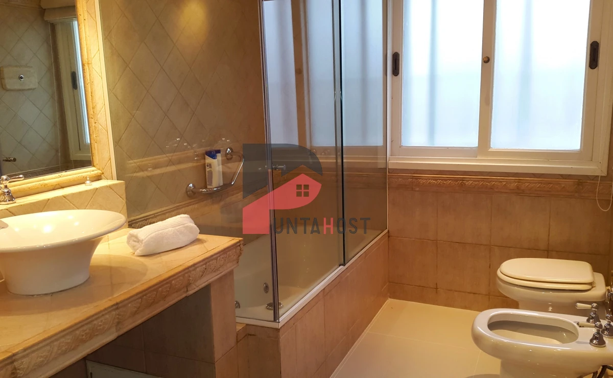 Casa ID.4 - Venta Casa 2 master suite, 2 dormitorios, a 1 cuadra de playa Mansa