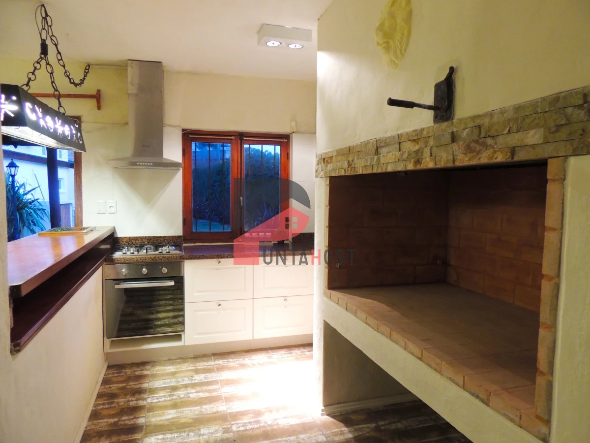 Casa ID.4 - Venta Casa 2 master suite, 2 dormitorios, a 1 cuadra de playa Mansa