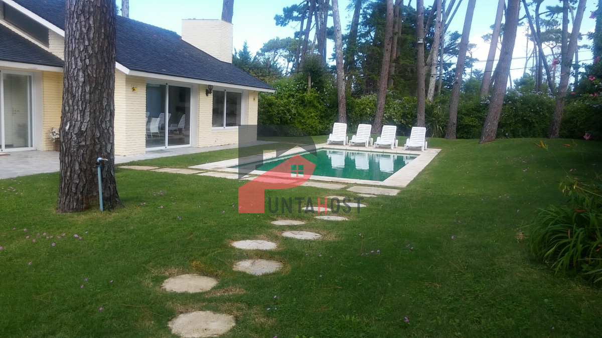 Casa ID.7 - Venta Casa con 4 dormitorios, 4 baños, en Playa Mansa