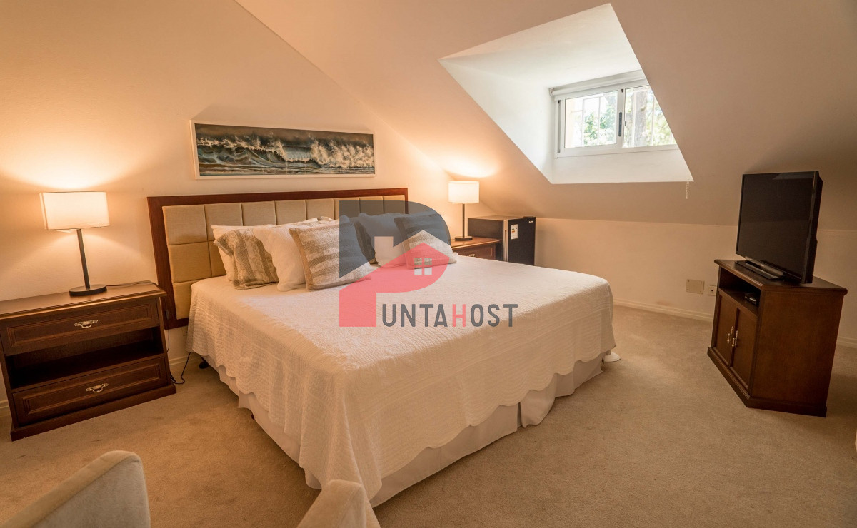 Casa ID.11 - Venta Casa con 6 dormitorios, 6 baños, playroom, barbacoa, en Playa Mansa