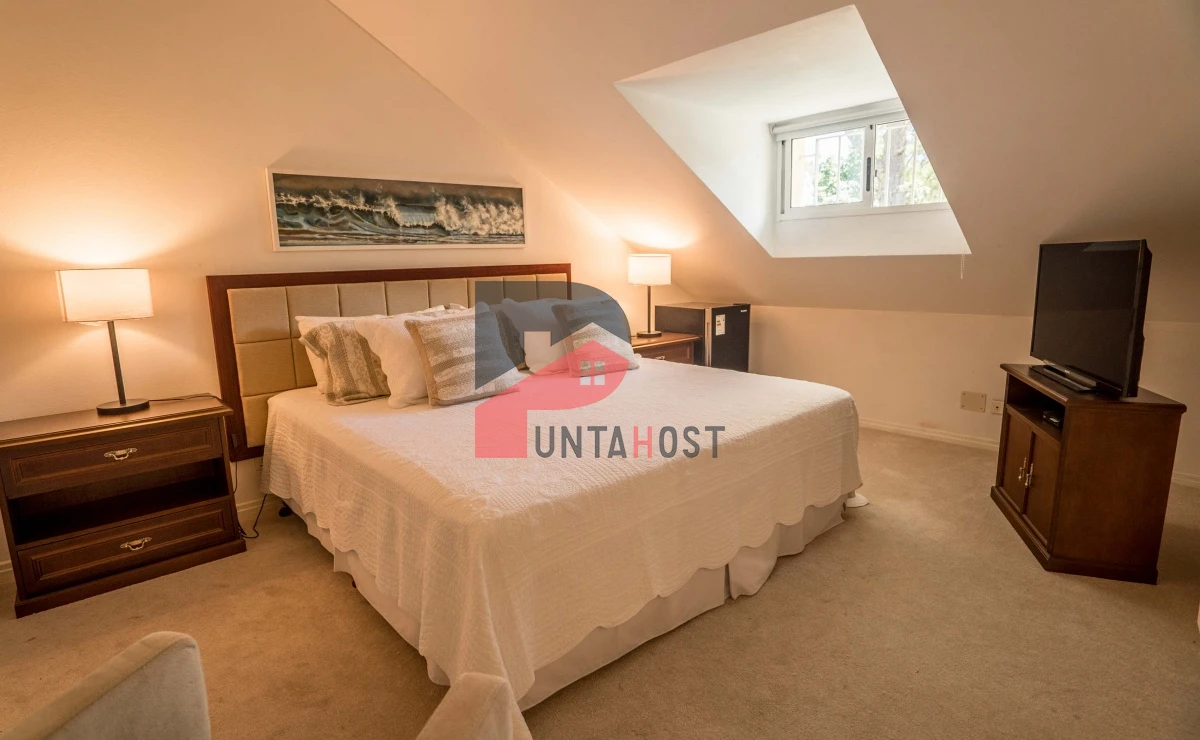 Casa ID.11 - Venta Casa con 6 dormitorios, 6 baños, playroom, barbacoa, en Playa Mansa