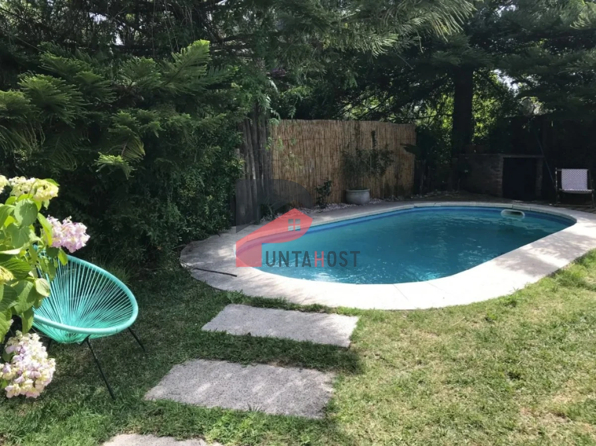 Casa ID.528 - Alquiler temporal casa en Pinares con piscina a 100 mts del mar