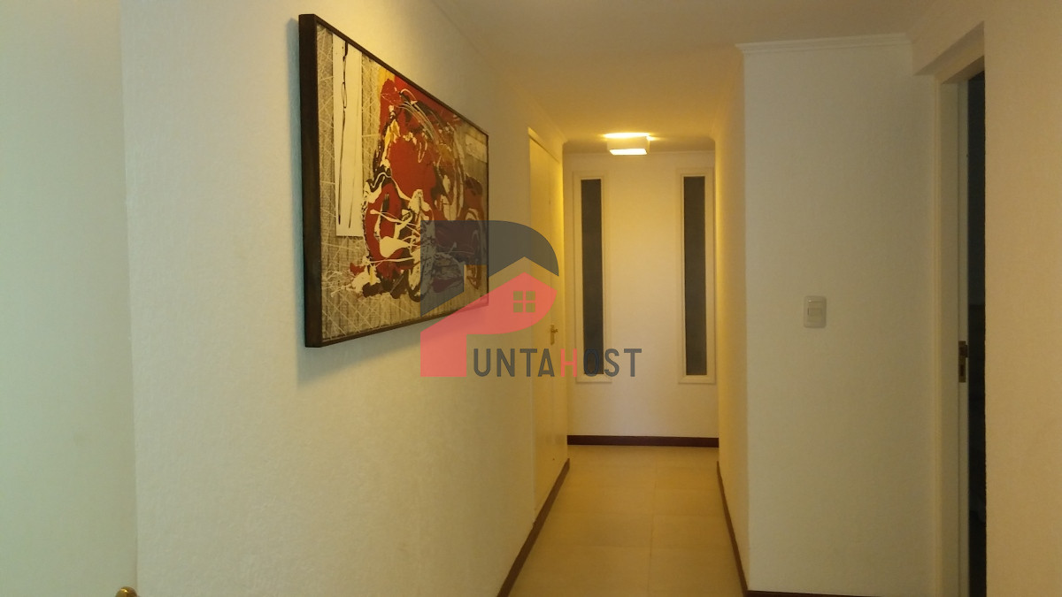 Casa ID.7 - Venta Casa con 4 dormitorios, 4 baños, en Playa Mansa
