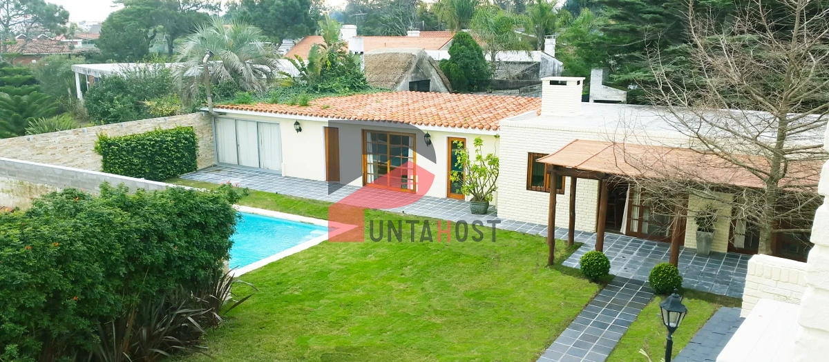 Casa ID.4 - Venta Casa 2 master suite, 2 dormitorios, a 1 cuadra de playa Mansa