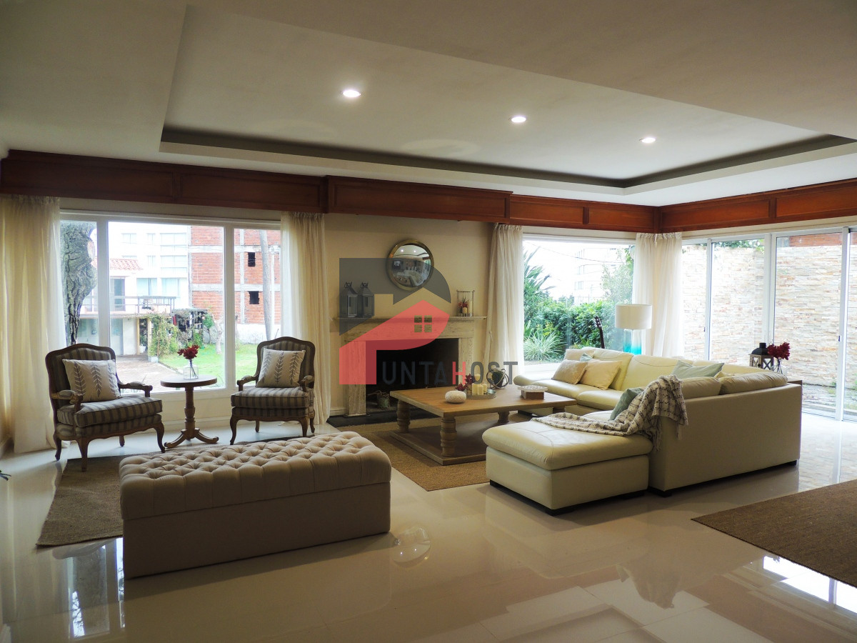 Casa ID.4 - Venta Casa 2 master suite, 2 dormitorios, a 1 cuadra de playa Mansa