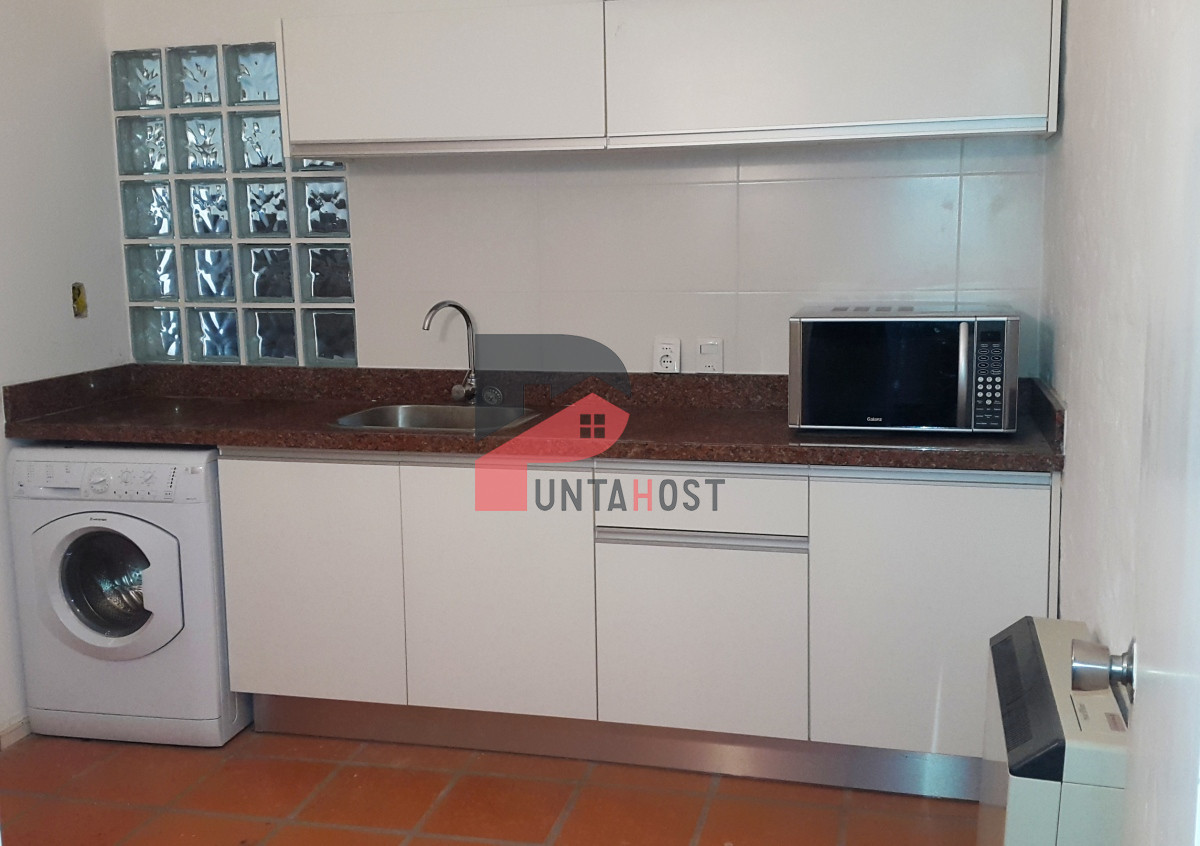 Casa ID.4 - Venta Casa 2 master suite, 2 dormitorios, a 1 cuadra de playa Mansa