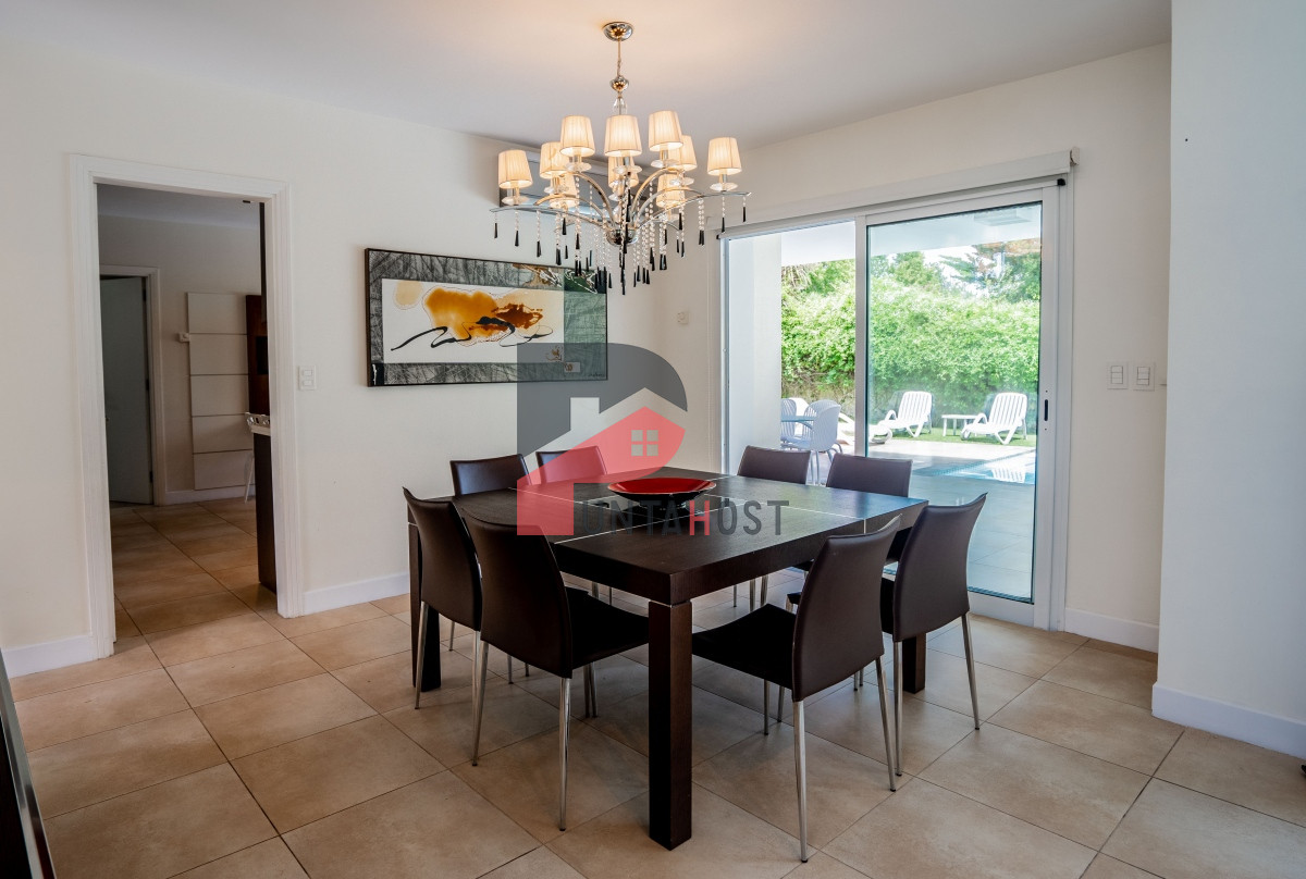 Casa ID.5 - Venta de Casa de Cuatro Dormitorios en Boulevard Park Mansa