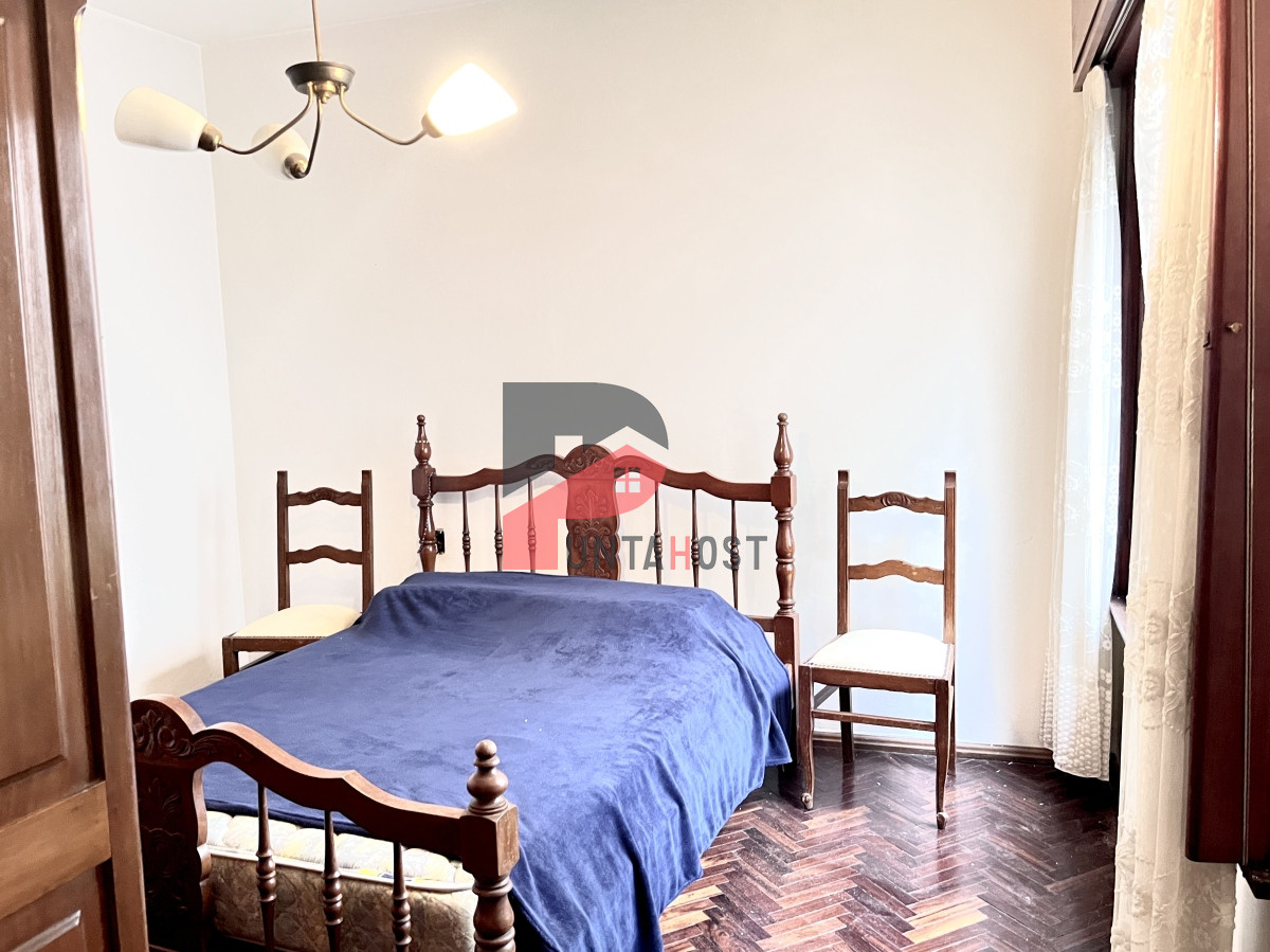 Casa ID.21 - Venta de Casa, 5 Dormitorios, 3 Baños, Patios y Garage en La Blanqueada,