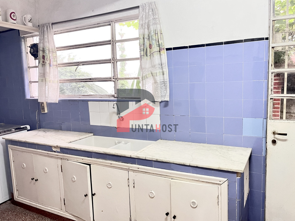 Casa ID.21 - Venta de Casa, 5 Dormitorios, 3 Baños, Patios y Garage en La Blanqueada,
