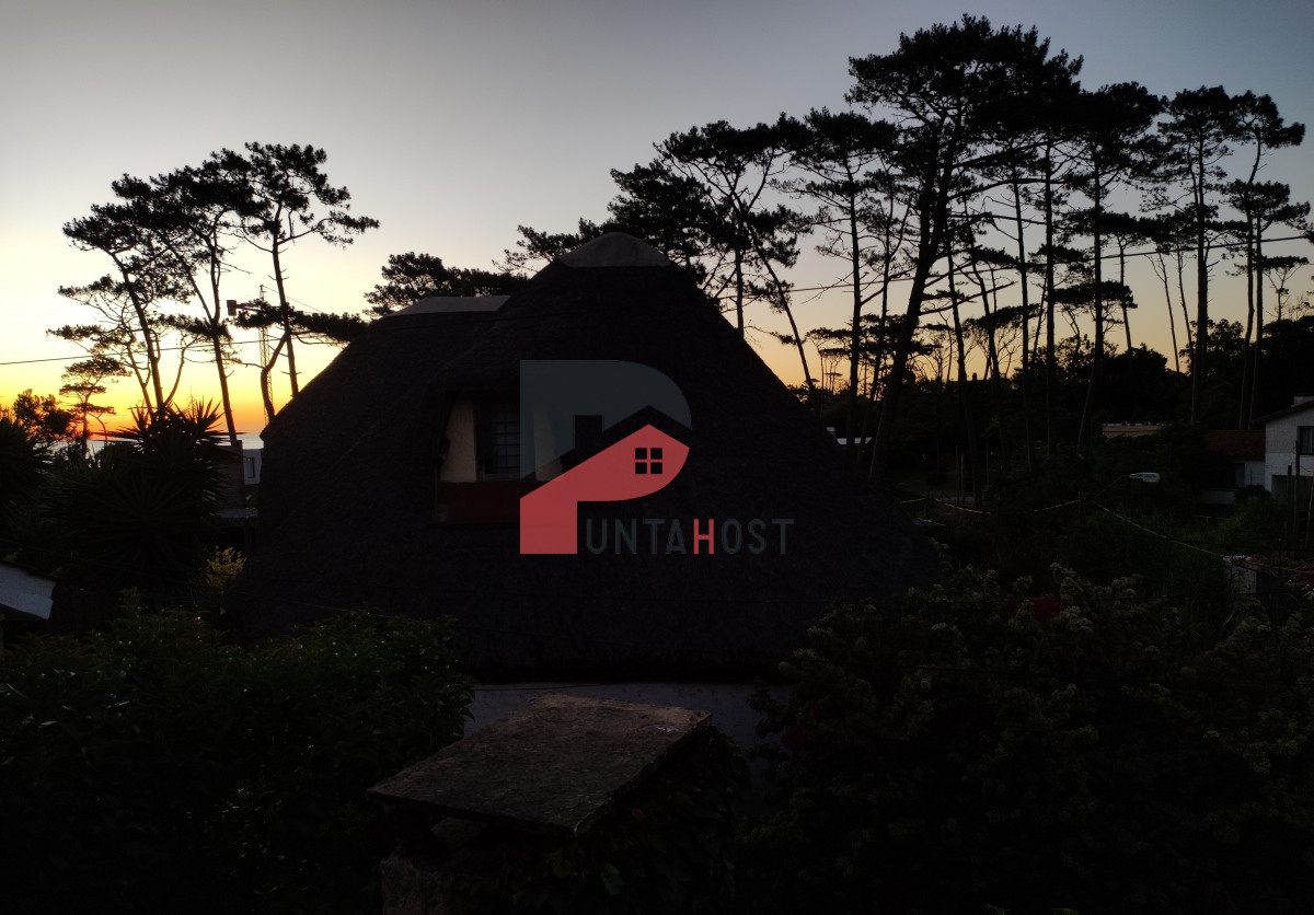 Casa ID.17 - Alquiler temporario casa 2 dormitorios, 2 baños, en Punta del Este a metros del mar