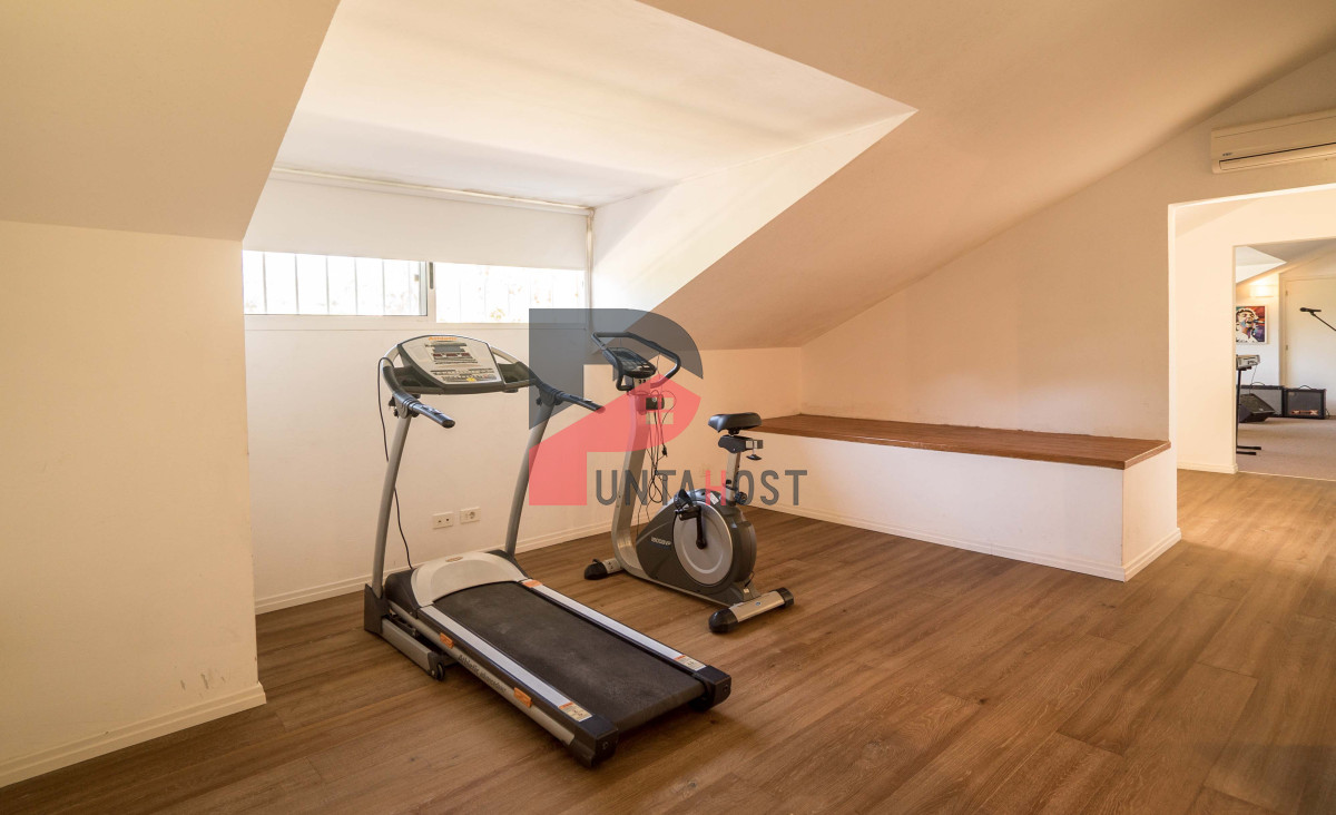 Casa ID.11 - Venta Casa con 6 dormitorios, 6 baños, playroom, barbacoa, en Playa Mansa