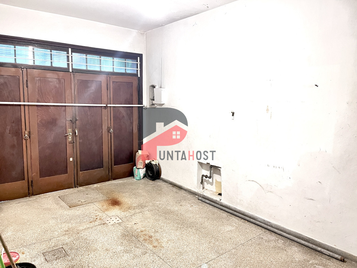 Casa ID.21 - Venta de Casa, 5 Dormitorios, 3 Baños, Patios y Garage en La Blanqueada,