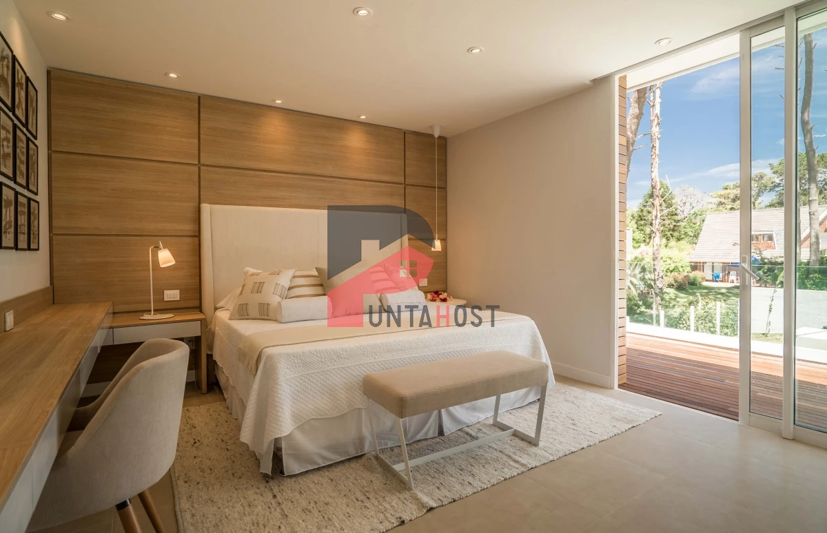 Casa ID.6 - Venta de Casa con tres suites, una master suite y dormitorio de servicio en Boulevard Park Mansa a estrenar