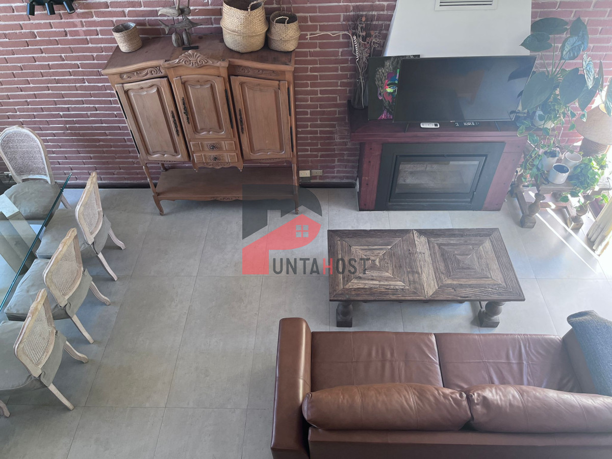 Casa ID.17 - Alquiler temporario casa 2 dormitorios, 2 baños, en Punta del Este a metros del mar
