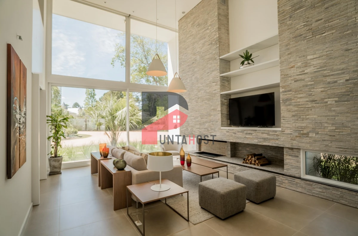 Casa ID.6 - Venta de Casa con tres suites, una master suite y dormitorio de servicio en Boulevard Park Mansa a estrenar