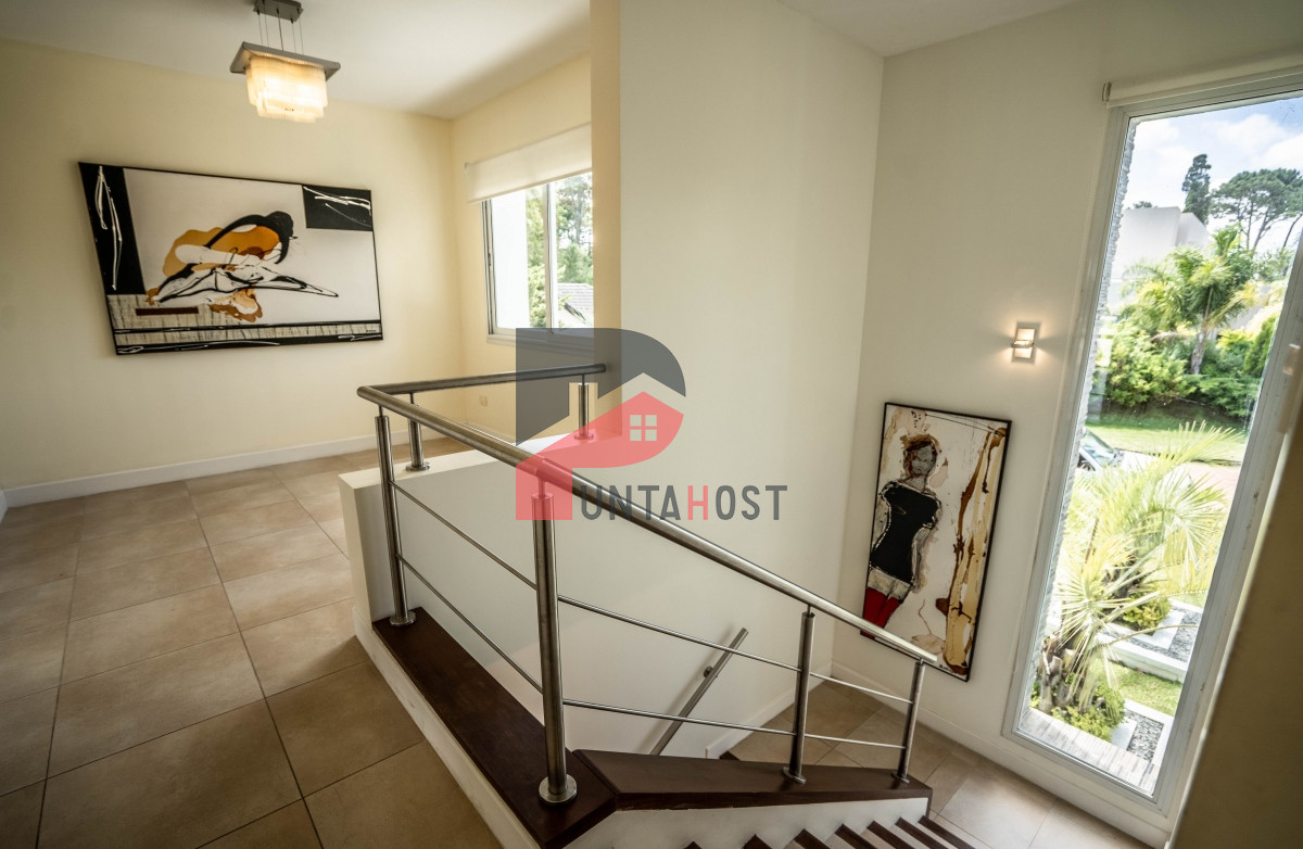 Casa ID.5 - Venta de Casa de Cuatro Dormitorios en Boulevard Park Mansa