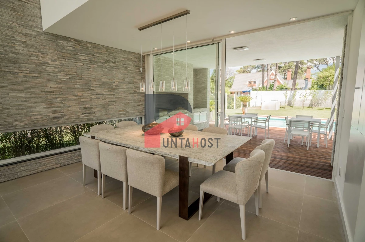 Casa ID.6 - Venta de Casa con tres suites, una master suite y dormitorio de servicio en Boulevard Park Mansa a estrenar