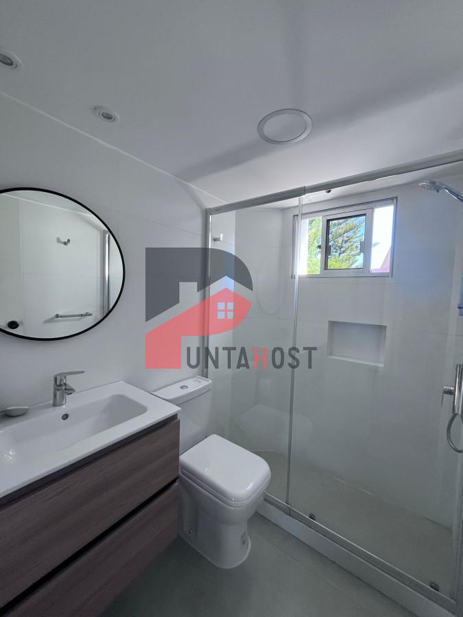 Casa ID.17 - Alquiler temporario casa 2 dormitorios, 2 baños, en Punta del Este a metros del mar