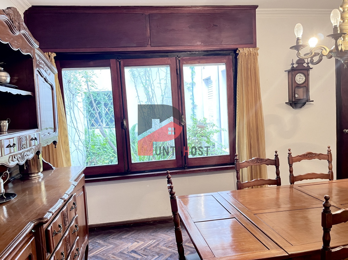 Casa ID.21 - Venta de Casa, 5 Dormitorios, 3 Baños, Patios y Garage en La Blanqueada,