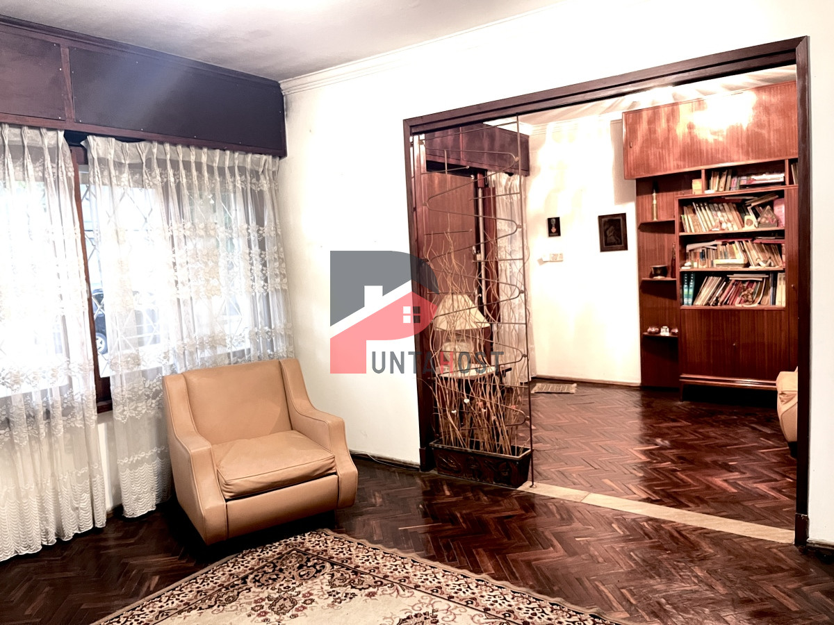 Casa ID.21 - Venta de Casa, 5 Dormitorios, 3 Baños, Patios y Garage en La Blanqueada,