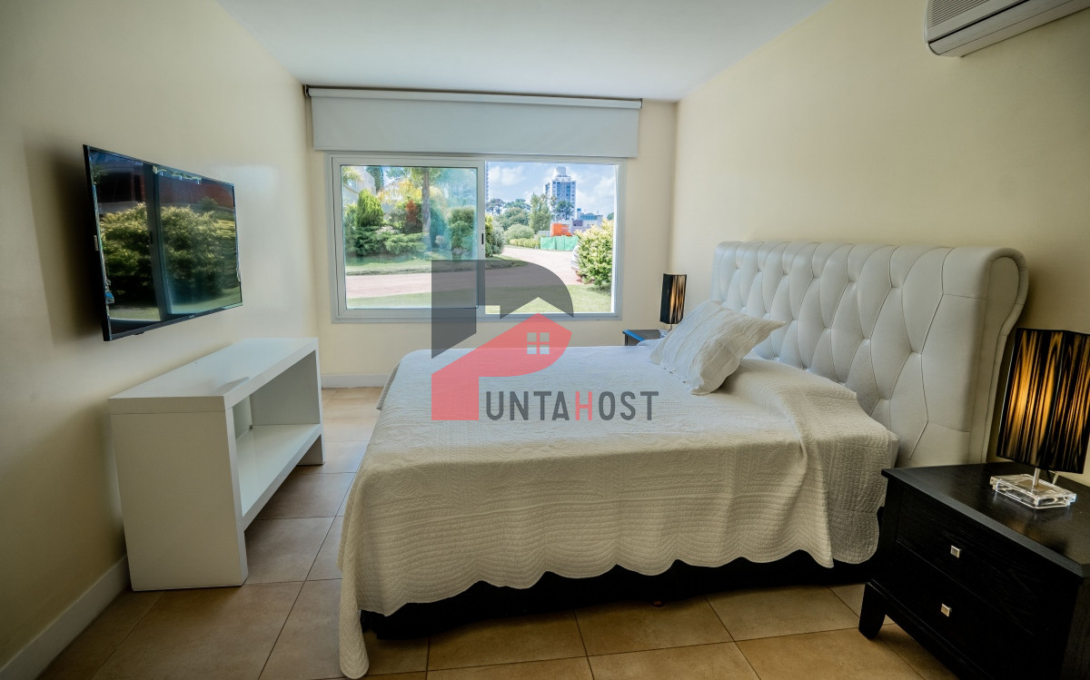 Casa ID.5 - Venta de Casa de Cuatro Dormitorios en Boulevard Park Mansa