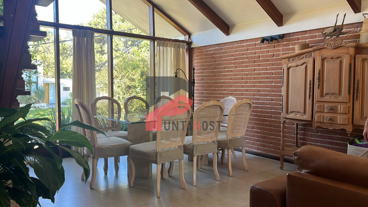 Casa ID.17 - Alquiler temporario casa 2 dormitorios, 2 baños, en Punta del Este a metros del mar