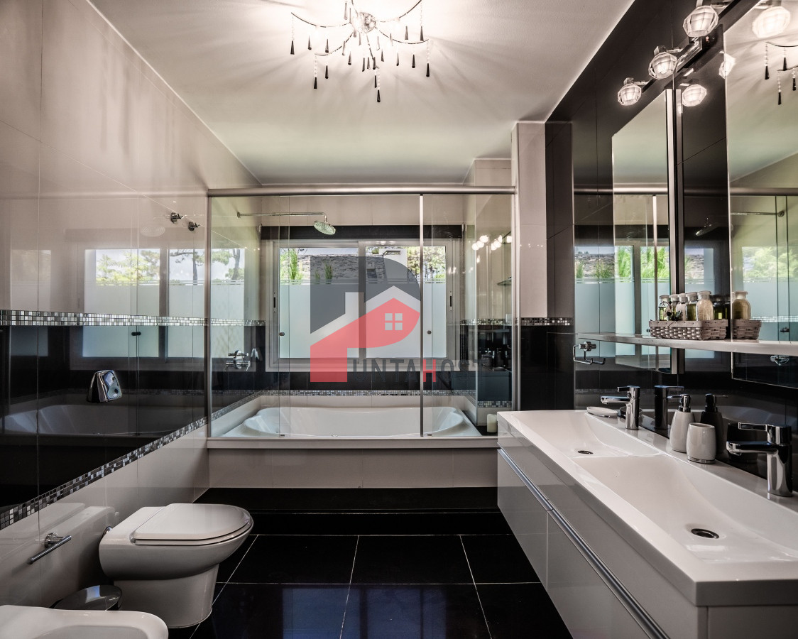 Casa ID.5 - Venta de Casa de Cuatro Dormitorios en Boulevard Park Mansa