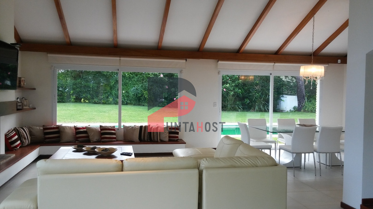 Casa ID.7 - Venta Casa con 4 dormitorios, 4 baños, en Playa Mansa