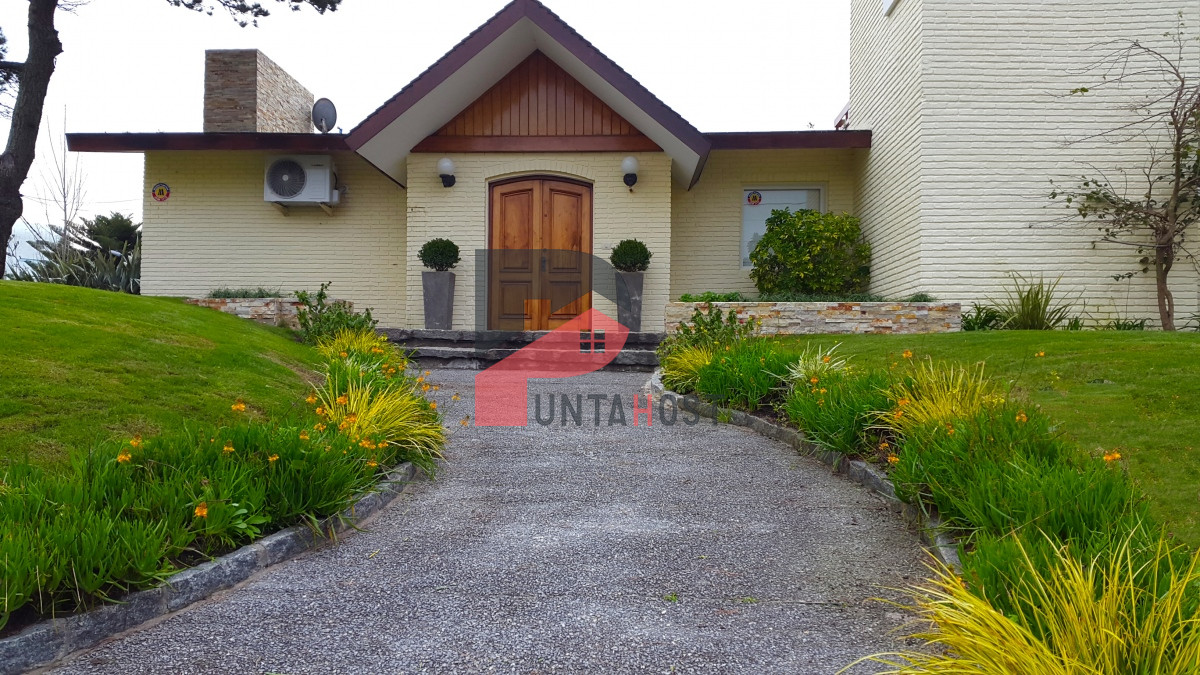 Casa ID.4 - Venta Casa 2 master suite, 2 dormitorios, a 1 cuadra de playa Mansa
