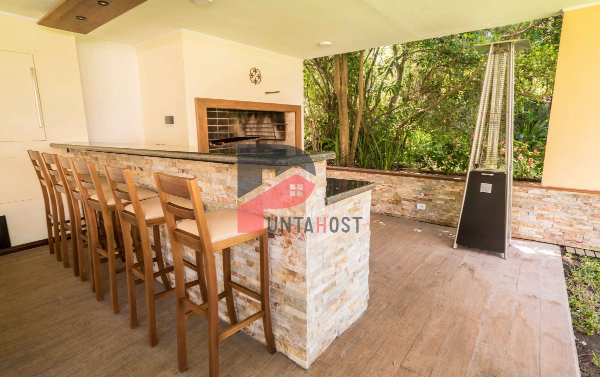 Casa ID.11 - Venta Casa con 6 dormitorios, 6 baños, playroom, barbacoa, en Playa Mansa