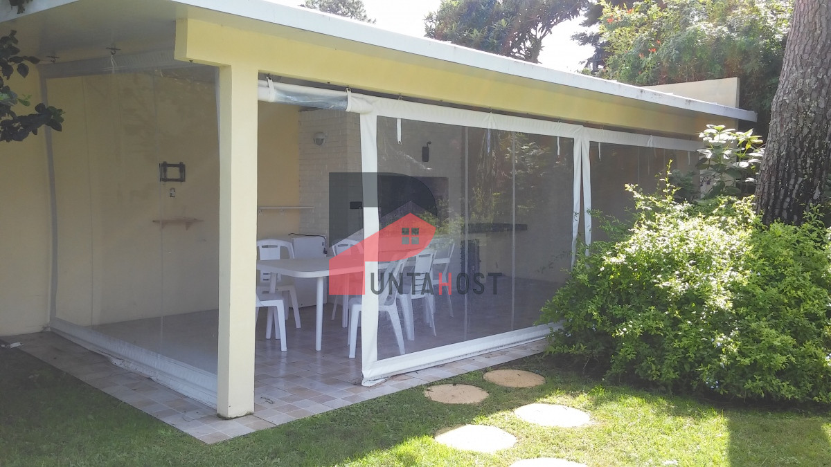 Casa ID.7 - Venta Casa con 4 dormitorios, 4 baños, en Playa Mansa