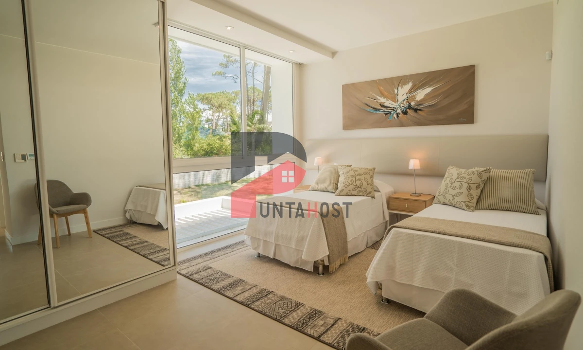 Casa ID.6 - Venta de Casa con tres suites, una master suite y dormitorio de servicio en Boulevard Park Mansa a estrenar