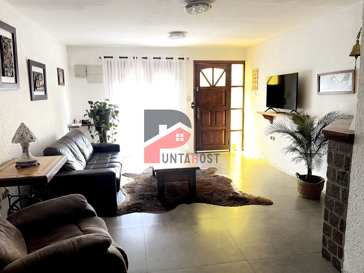 Casa ID.20 - Venta de Casa, 3 Dormitorios, 2 Baños y Barbacoa en Barrio La Sonrisa