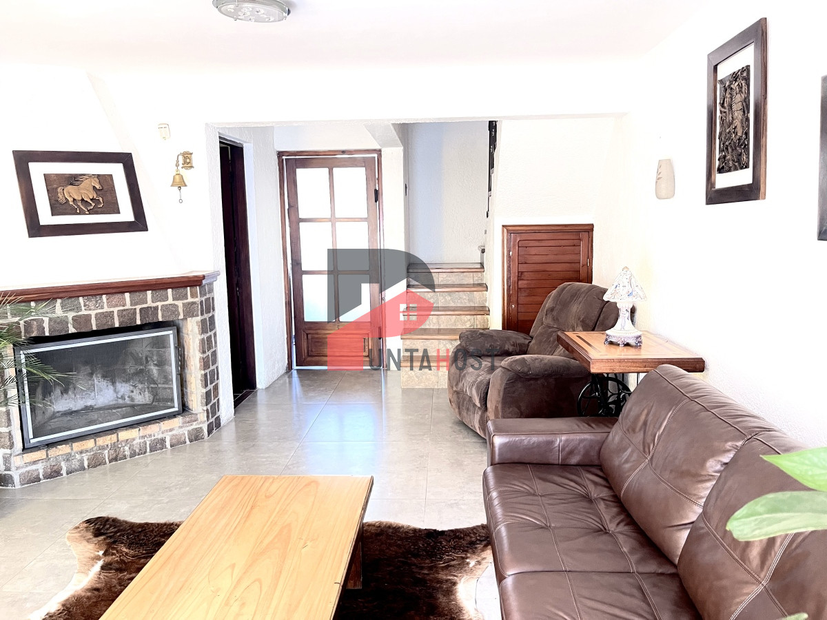 Casa ID.20 - Venta de Casa, 3 Dormitorios, 2 Baños y Barbacoa en Barrio La Sonrisa