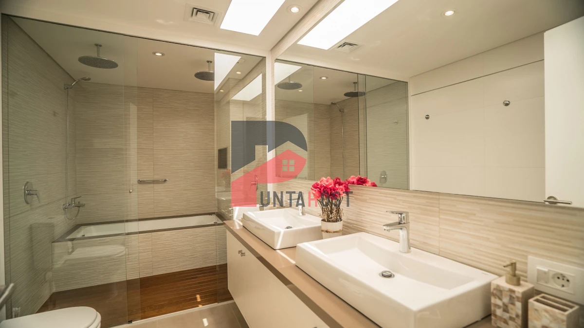 Casa ID.6 - Venta de Casa con tres suites, una master suite y dormitorio de servicio en Boulevard Park Mansa a estrenar