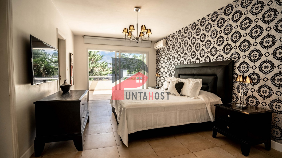 Casa ID.5 - Venta de Casa de Cuatro Dormitorios en Boulevard Park Mansa