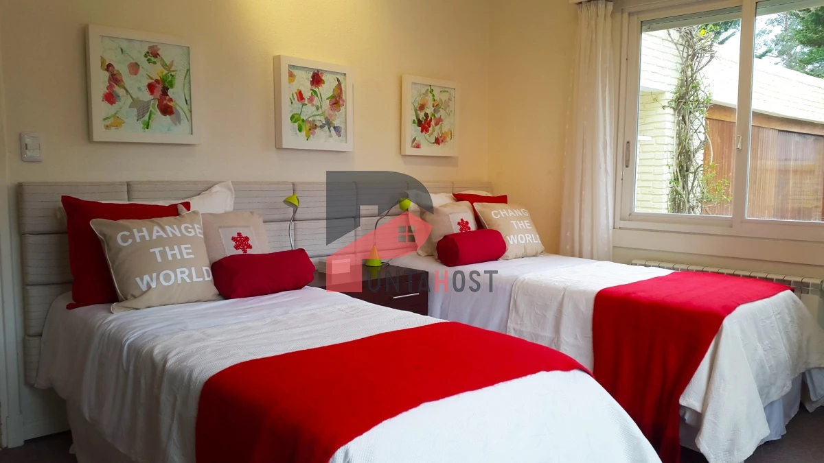 Casa ID.4 - Venta Casa 2 master suite, 2 dormitorios, a 1 cuadra de playa Mansa