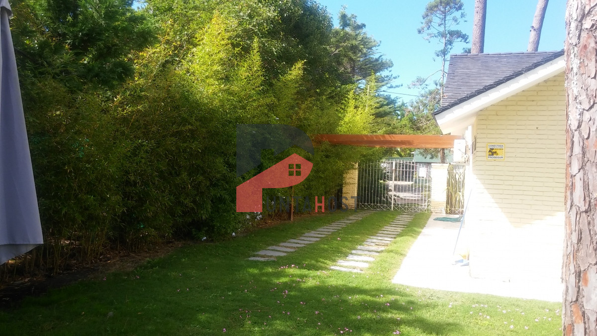 Casa ID.7 - Venta Casa con 4 dormitorios, 4 baños, en Playa Mansa