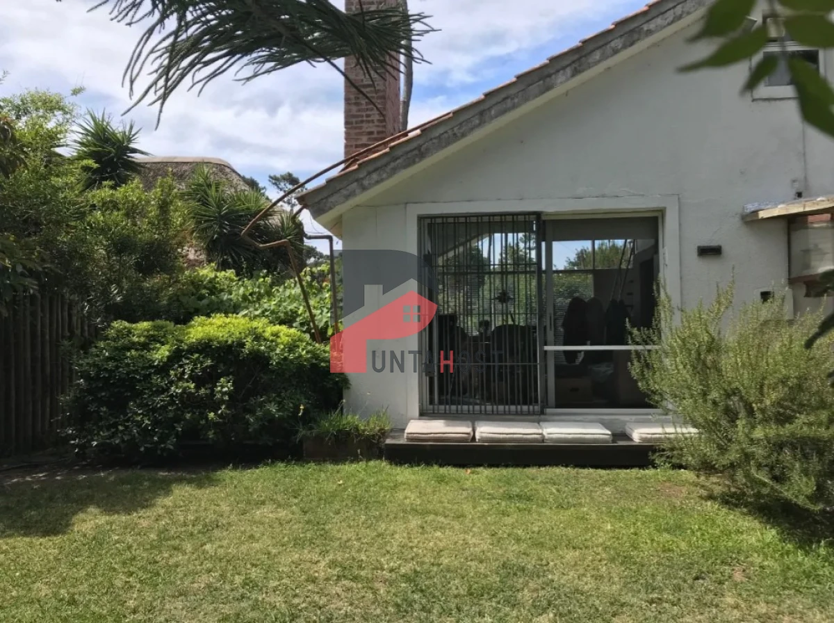 Casa ID.528 - Alquiler temporal casa en Pinares con piscina a 100 mts del mar